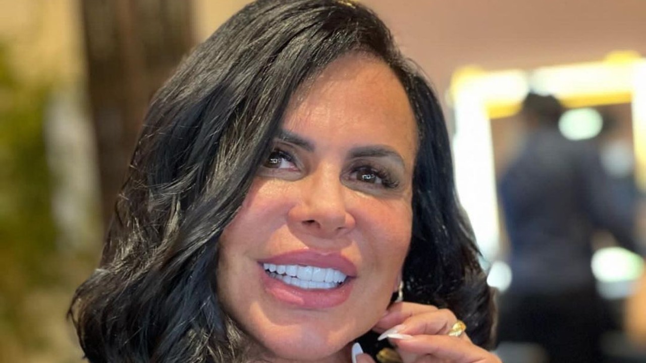 Após mostrar calcinha com nome do marido, Gretchen rebate críticas: ”Aproveita meu exemplo e se liberte!”