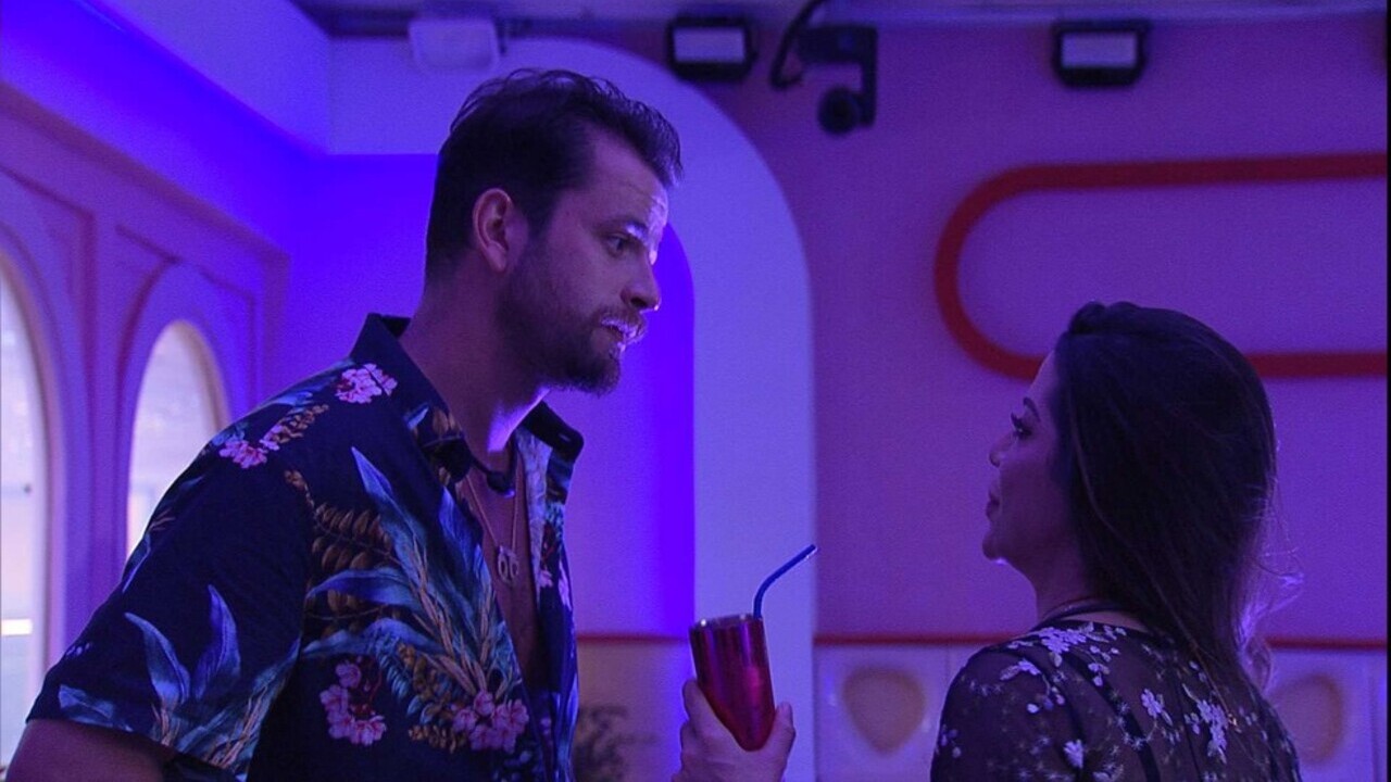 BBB 22: Gustavo tenta beijar Laís na festa: ”Uma das mulheres mais desejadas do Brasil”
