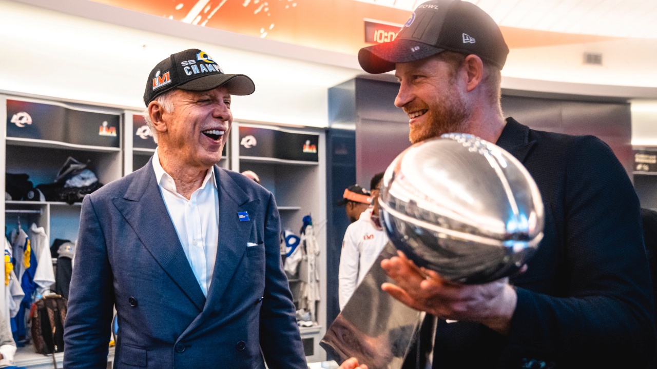 Príncipe Harry prestigia o time dos Rams após conquista do Super Bowl 2022