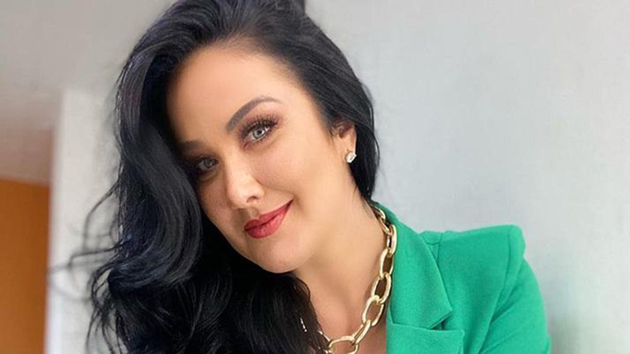 Helen Ganzarolli aparece de biquíni finíssimo e boa forma vira assunto