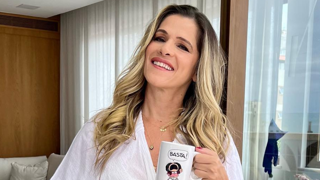 Em data especial, Ingrid Guimarães dá mergulho na praia e dispara: ”Renascimento espiritual”