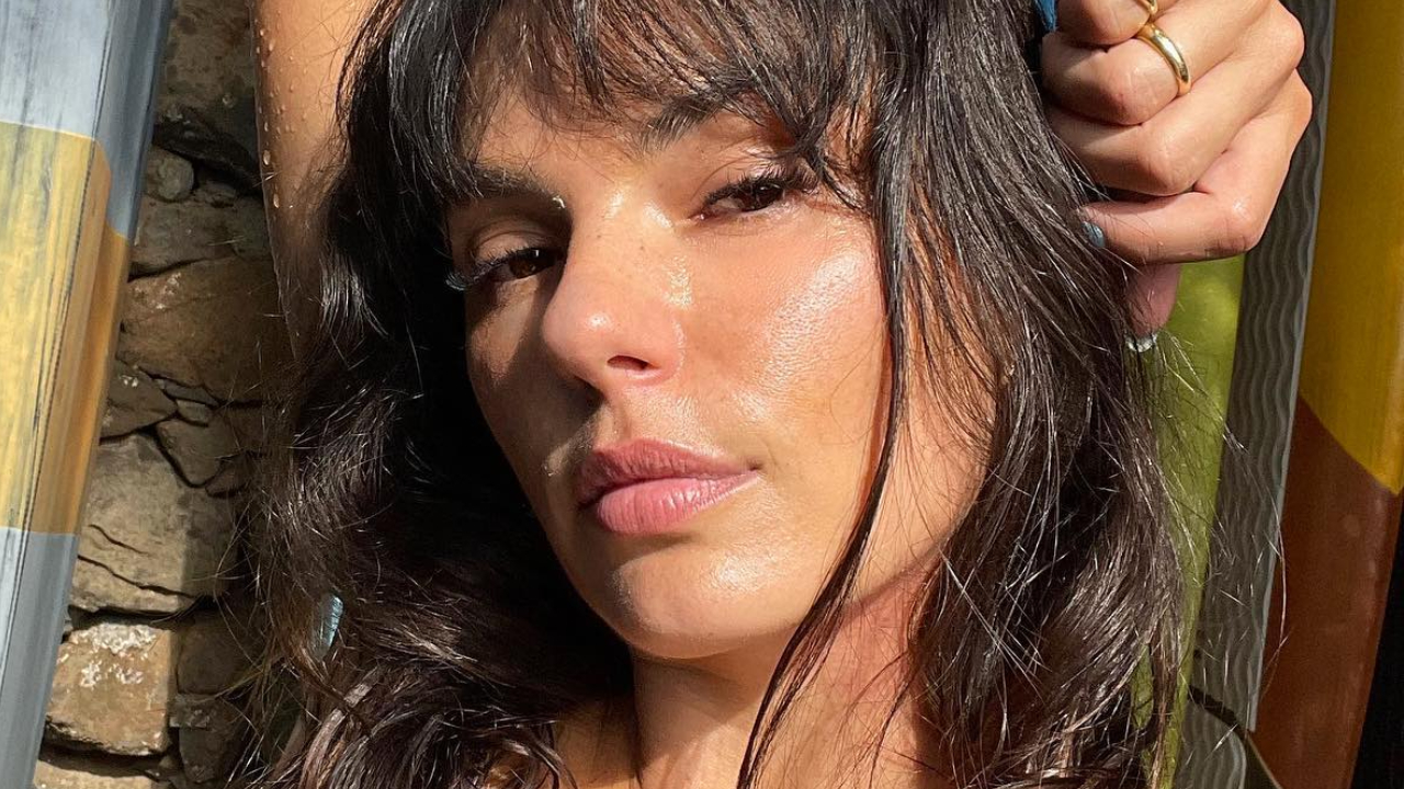 Isis Valverde aproveita dia ensolarado e recebe visita inusitada em casa: “Fofura”