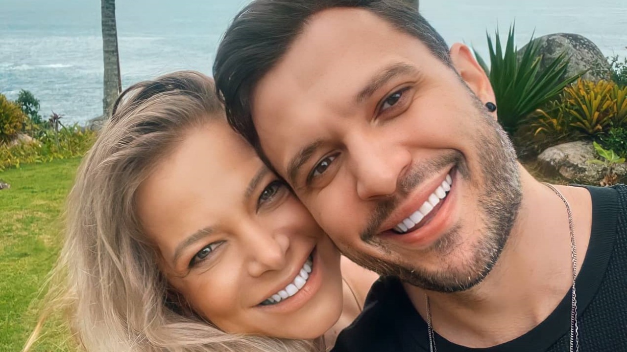 Jackeline Petkovic se casa com o cantor Bruno Araújo no litoral paulista