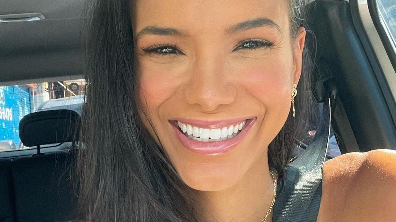 Jakelyne Oliveira aproveita dia ensolarado à beira da piscina e arranca suspiros da web: ”Diva”