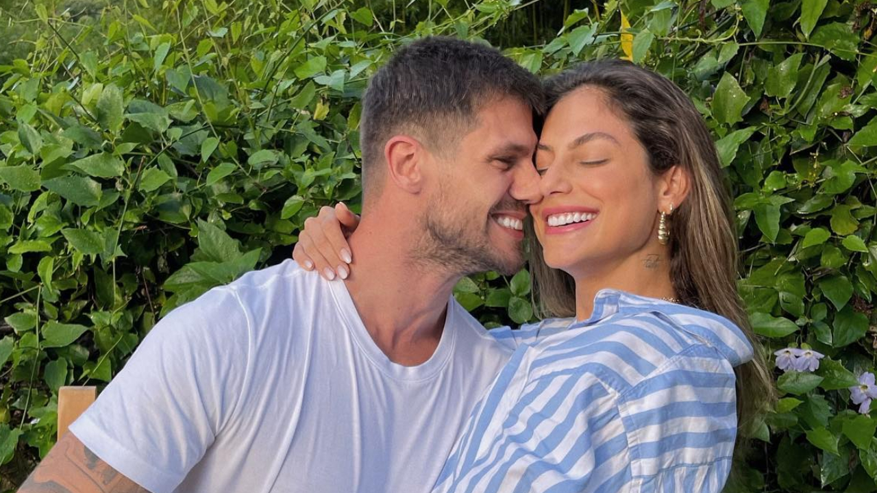 Jonas Sulzbach celebra aniversário de Mari Gonzalez com fotos divertidas: ”Minha noiva”