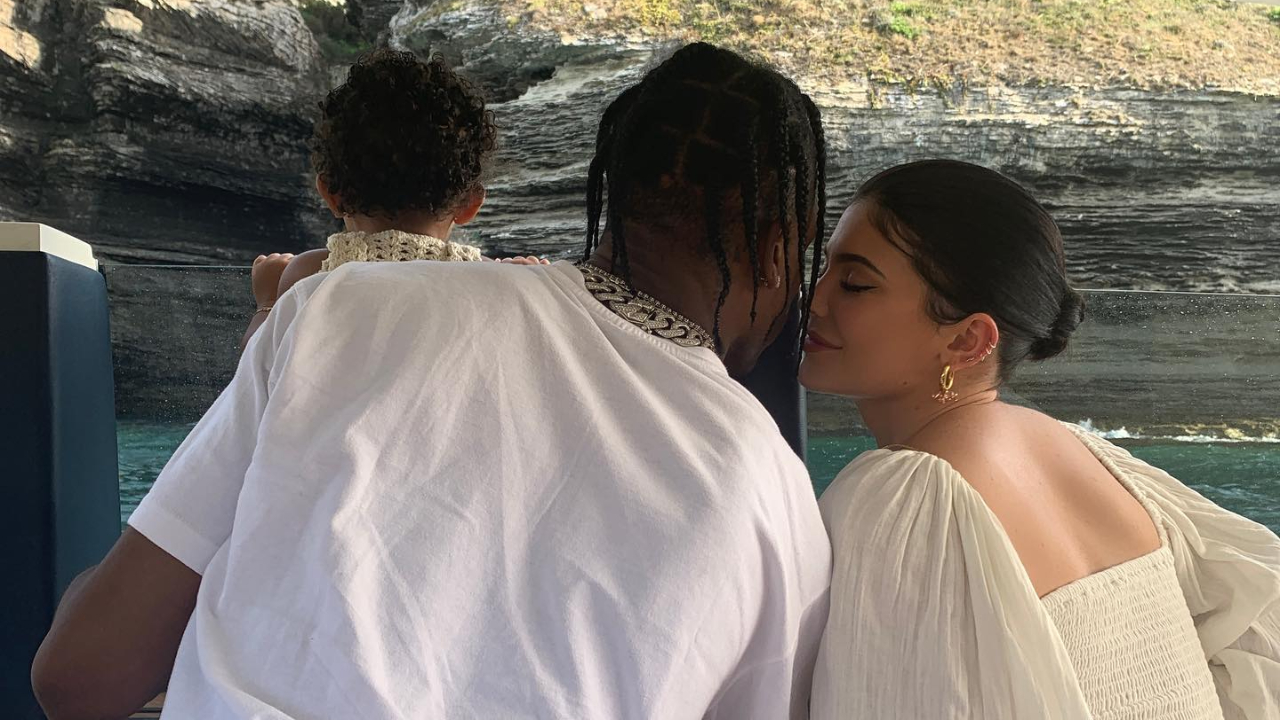 Fãs especulam nome do segundo filho de Kylie Jenner e Travis Scott
