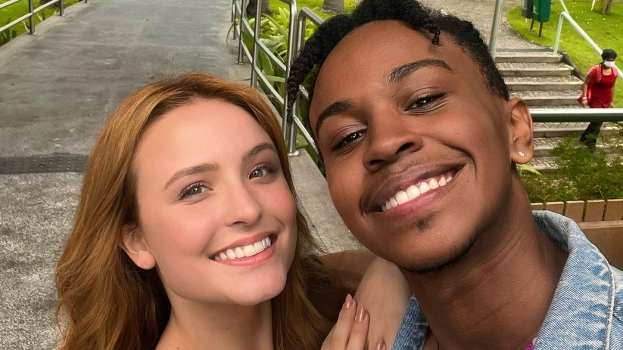 Maria Joaquina e Cirilo juntos novamente! Larissa Manoela encontra Jean Paulo Campos nos bastidores TV Globo