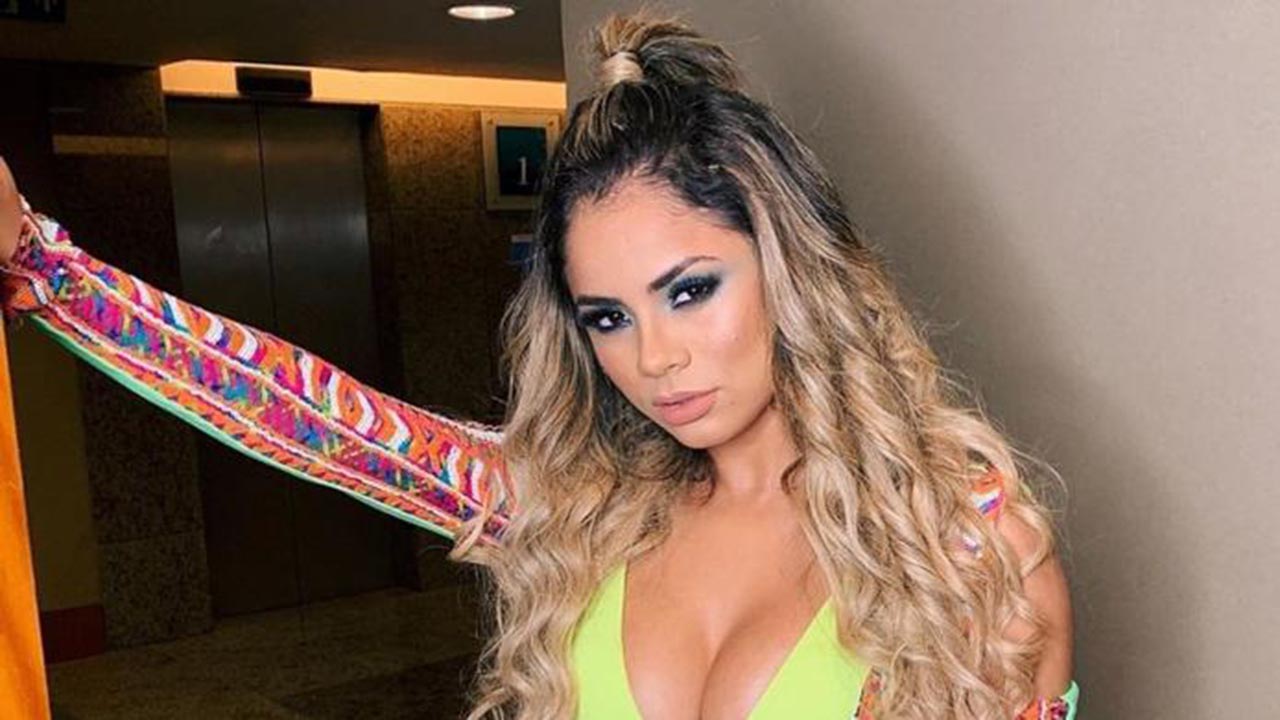 Em Angra, Lexa posa de biquíni e encanta seguidores: “Belíssima”