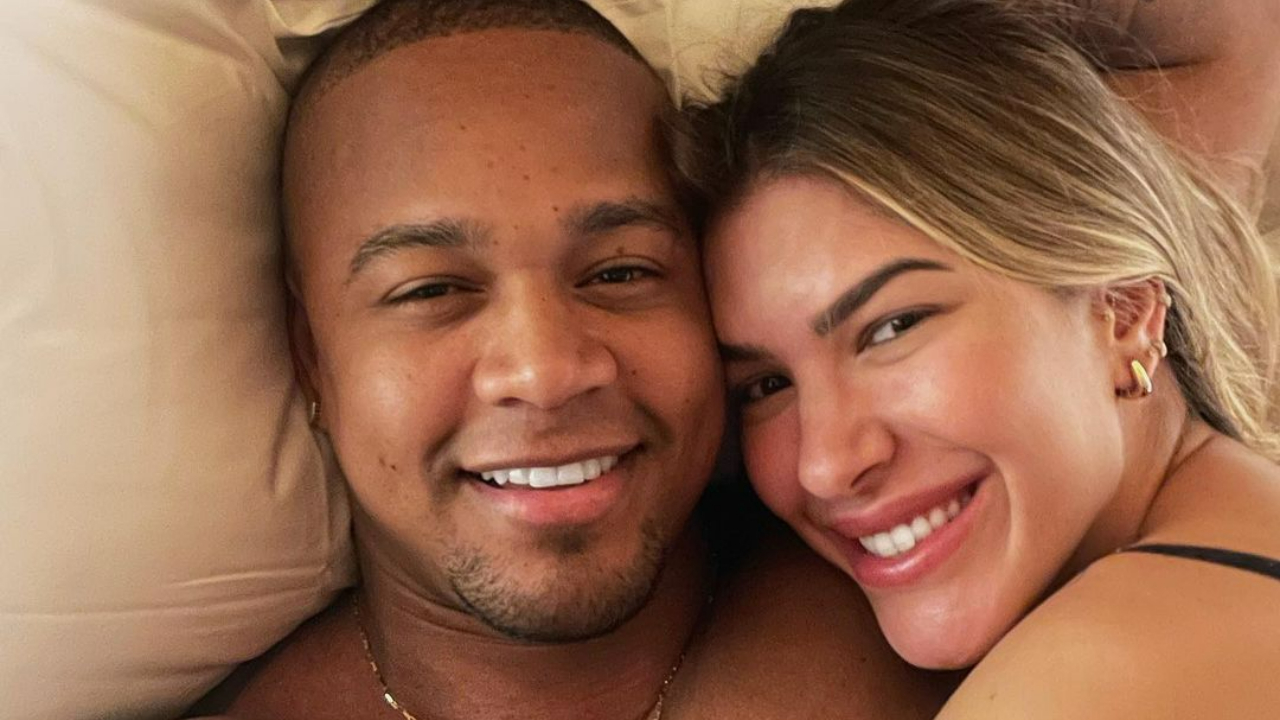 Lore Improta e Léo Santana celebram 1 ano de casados com viagem romântica: ”Primeiro de muitos”