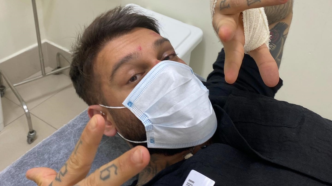 Lucas Lucco vai parar no hospital após sofrer queda em casa