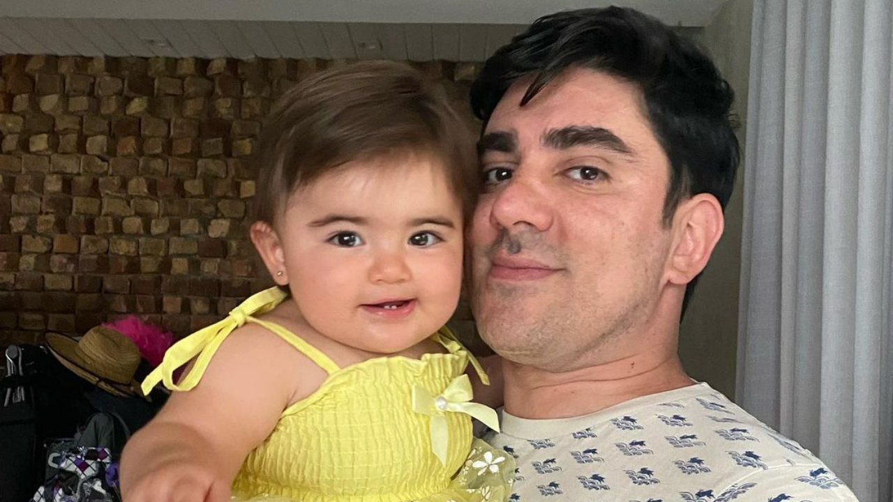 Marcelo Adnet derrete os corações dos fãs ao postar vídeo fofo da filha, Alice: ”Explosão de fofura!”