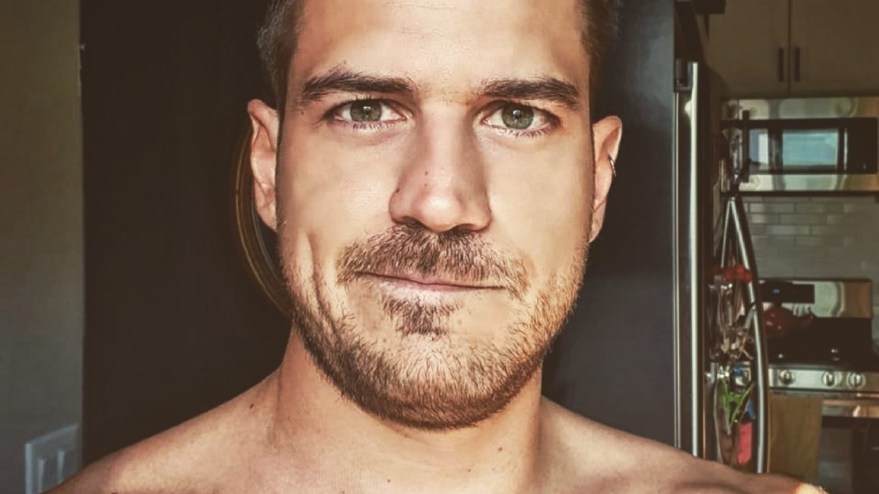 Marco Pigossi relembra cena icônica de ‘Cidade Invisível’, sua série na Netflix