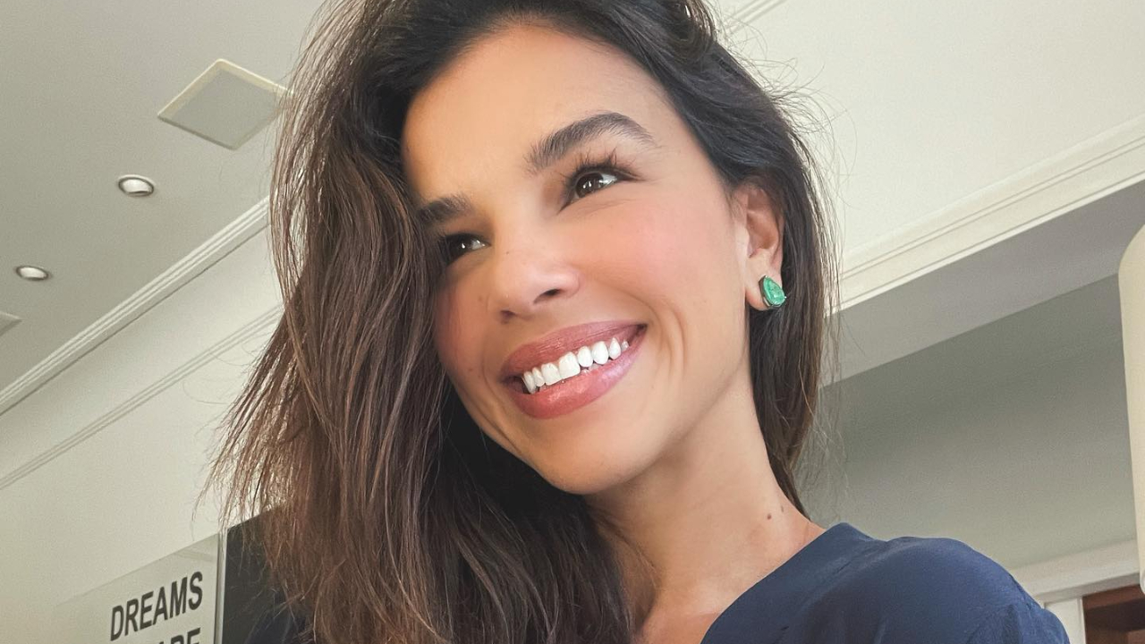De biquíni fininho, Mariana Rios ostenta corpão em praia de Trancoso: ”Uma deusa dessas”