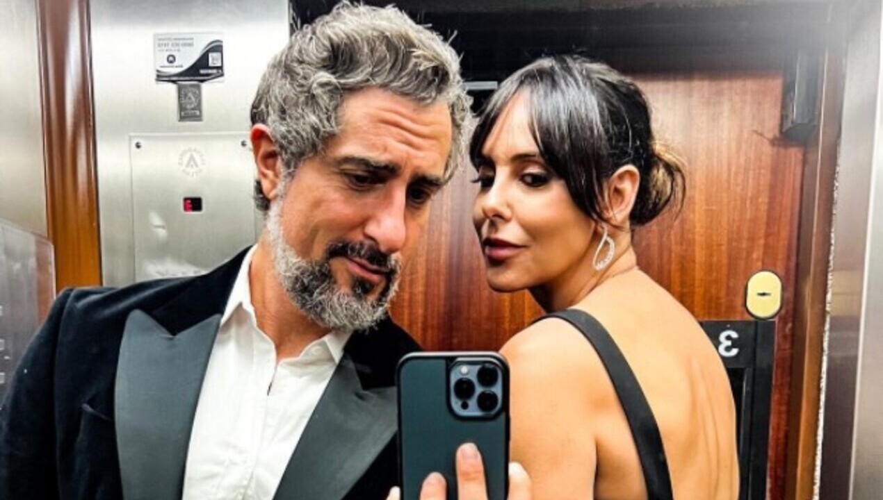 Em viagem para Beverly Hills, Marcos Mion se declara para a esposa