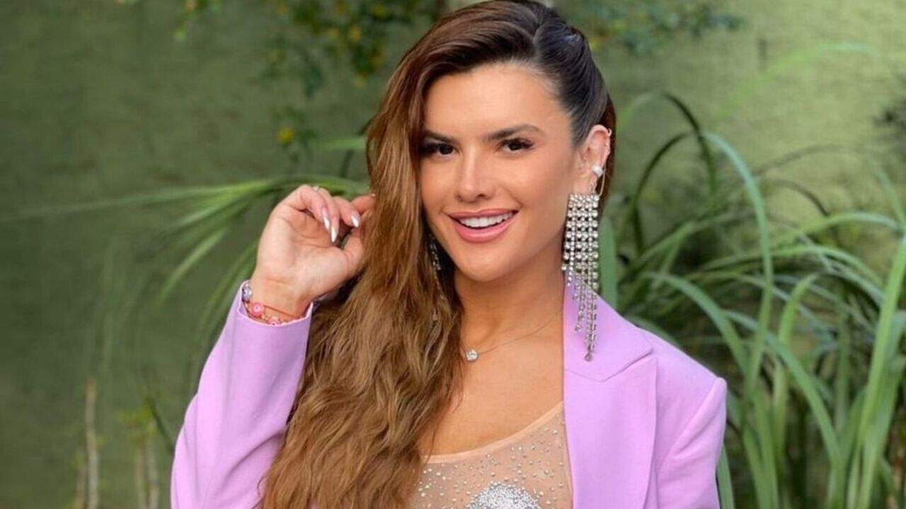 Mirella Santos encanta ao compartilhar foto raríssima com a mãe