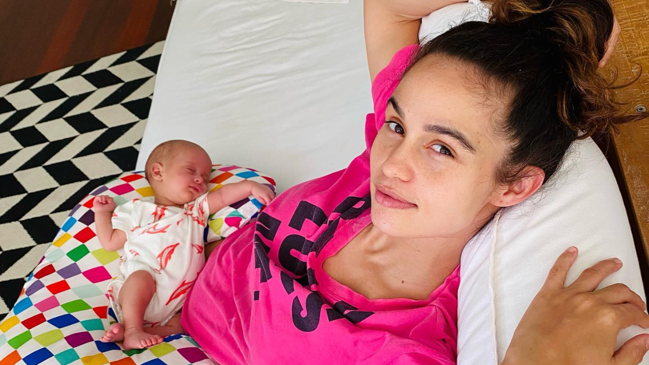 Nanda Costa ‘paga a língua’ ao comentar sobre o uso de chupeta com as filhas: ”Obra divina”