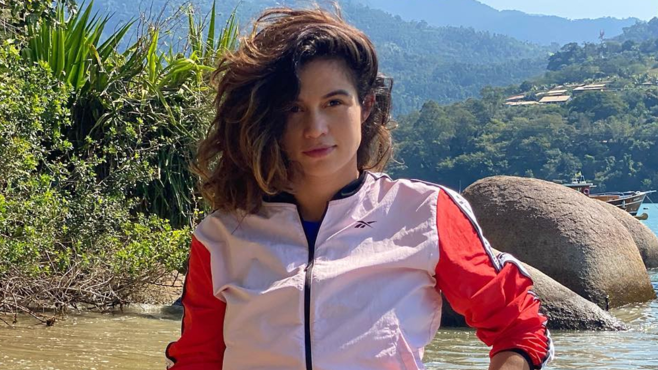 Nanda Costa publica clique natural com uma das gêmeas: ”Maternidade sem filtro”