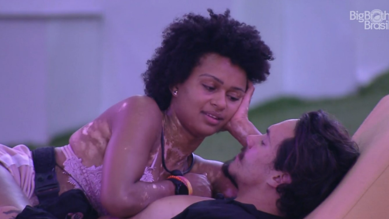 BBB 22: Natália e Eliezer aproveitam madrugada animada para discutir a relação: ”Namorar é uma palavra forte”