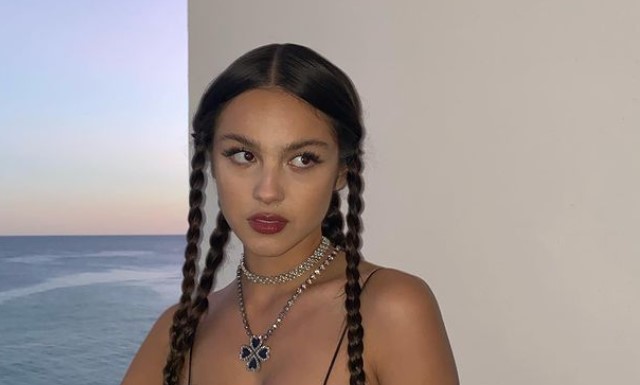 Olivia Rodrigo comemora seu aniversário de 19 anos de rosa e em grande estilo!