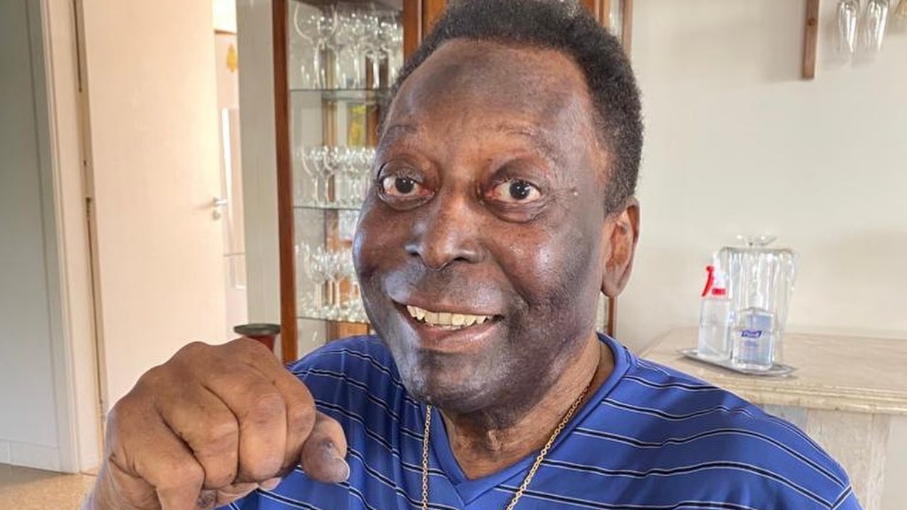 Após ter infecção urinária, Pelé recebe alta hospitalar
