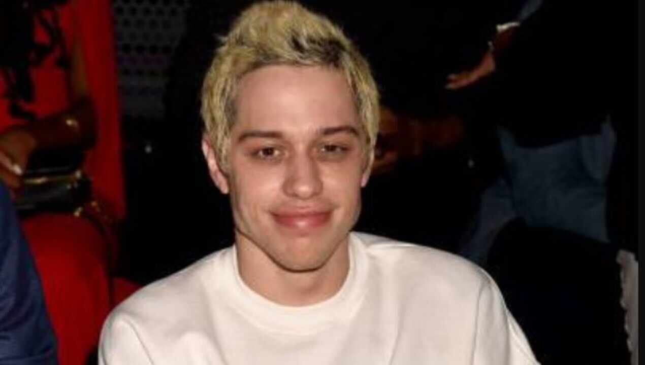 Pete Davidson assume publicamente seu namoro com Kim Kardashian