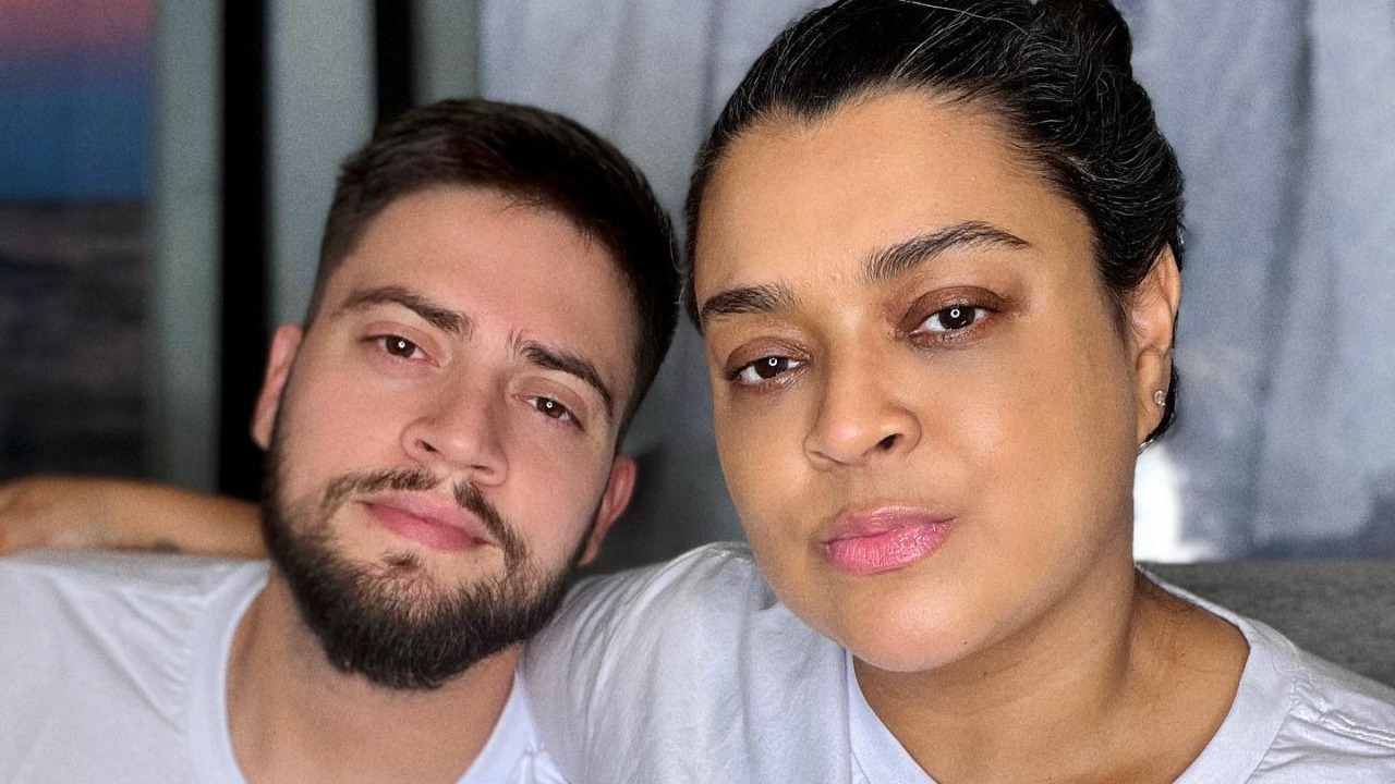Preta Gil e o marido, Rodrigo Godoy, tomam terceira dose da vacina contra a covid-19: ”Vamos vencer tudo isso”