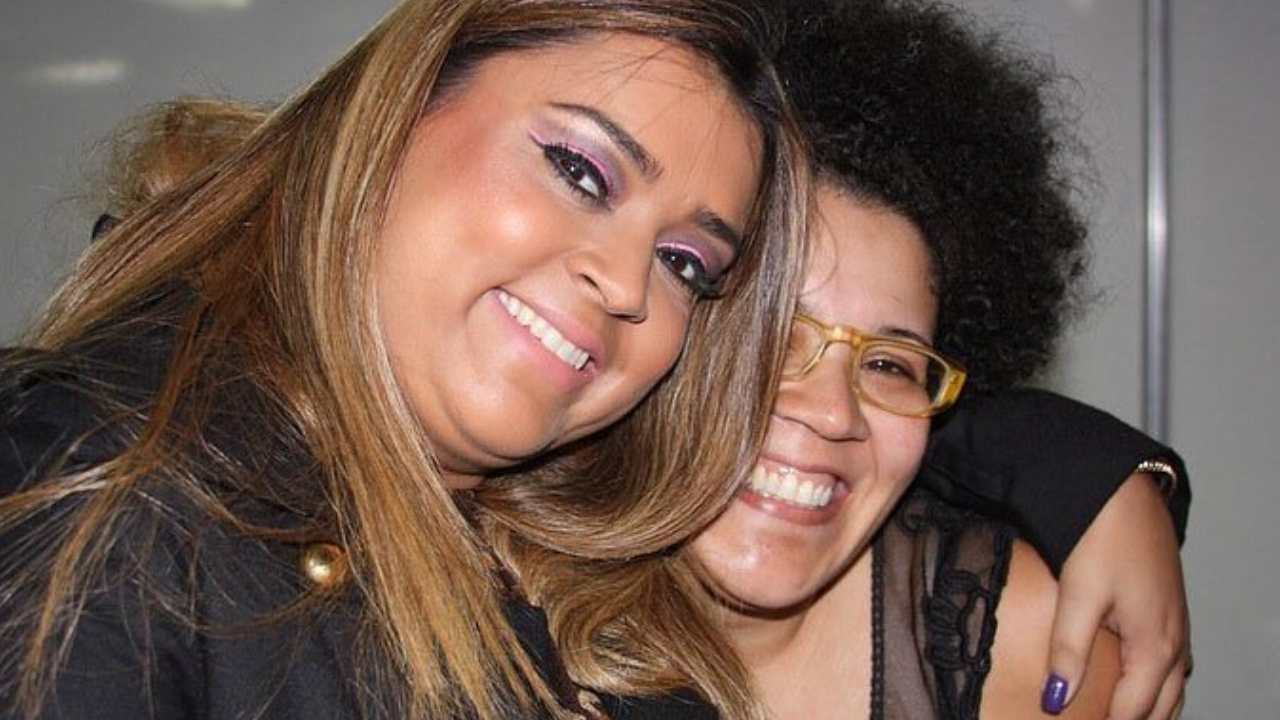 Preta Gil parabeniza Nara Gil, sua irmã mais velha, pelo aniversário: ”Grande inspiração para mim”