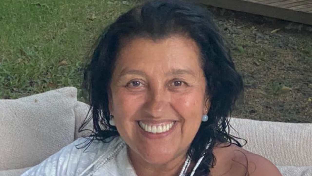 Regina Casé posta cliques no mar e comemora aniversário: ”Muito feliz”