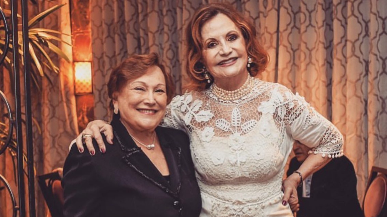Rosamaria Murtinho posta foto com Nicette Bruno e desabafa: ”Saudades de você”