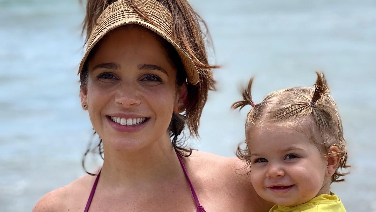 Sabrina Petraglia mostra os primeiros passos da filha, Maya: ”Lindo ver você se desenvolver”