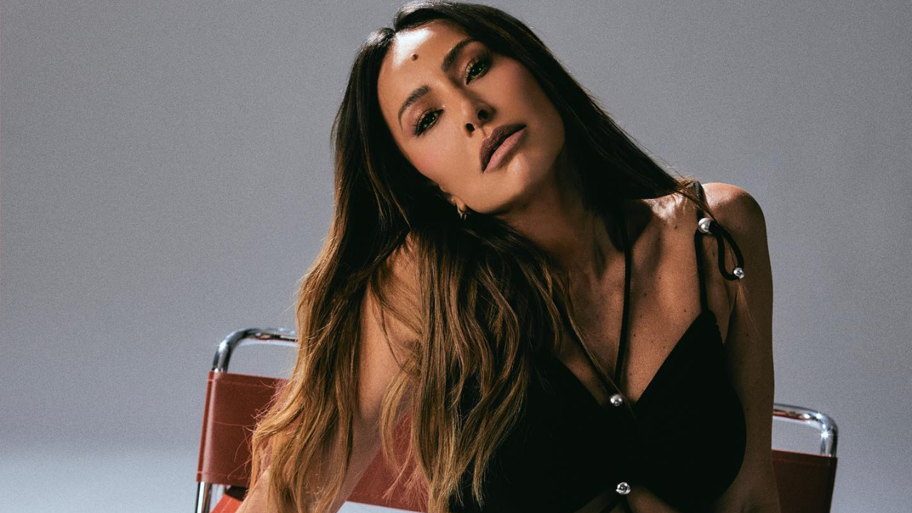 Sabrina Sato aparece com o cabelo platinado em fotos e web aprova: ”Linda de qualquer jeito”