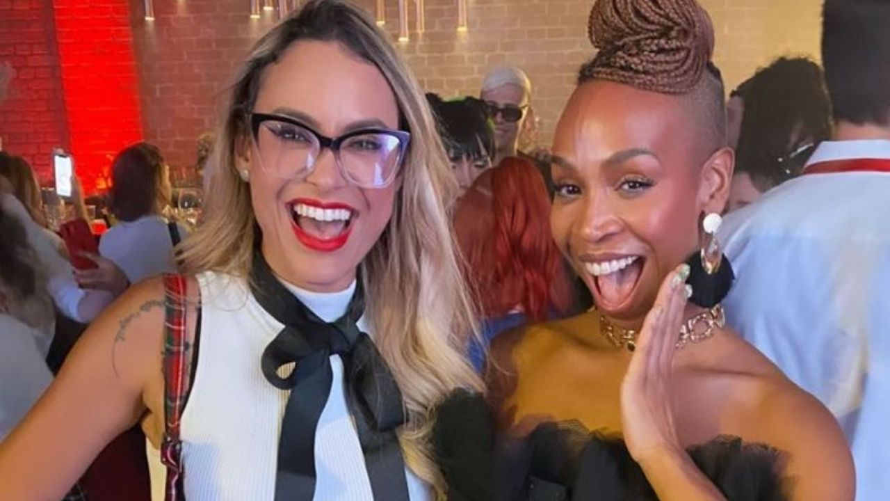 Karol Conká e Sarah Andrade se encontram e posam juntas: “Zerei o ano”