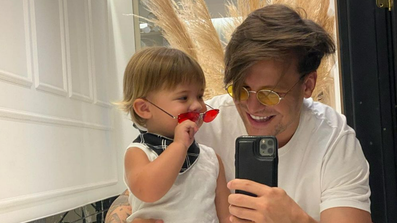 Saulo Poncio curte viagem de jatinho com o filho, Davi, e se derrete: ”Eu e você…”