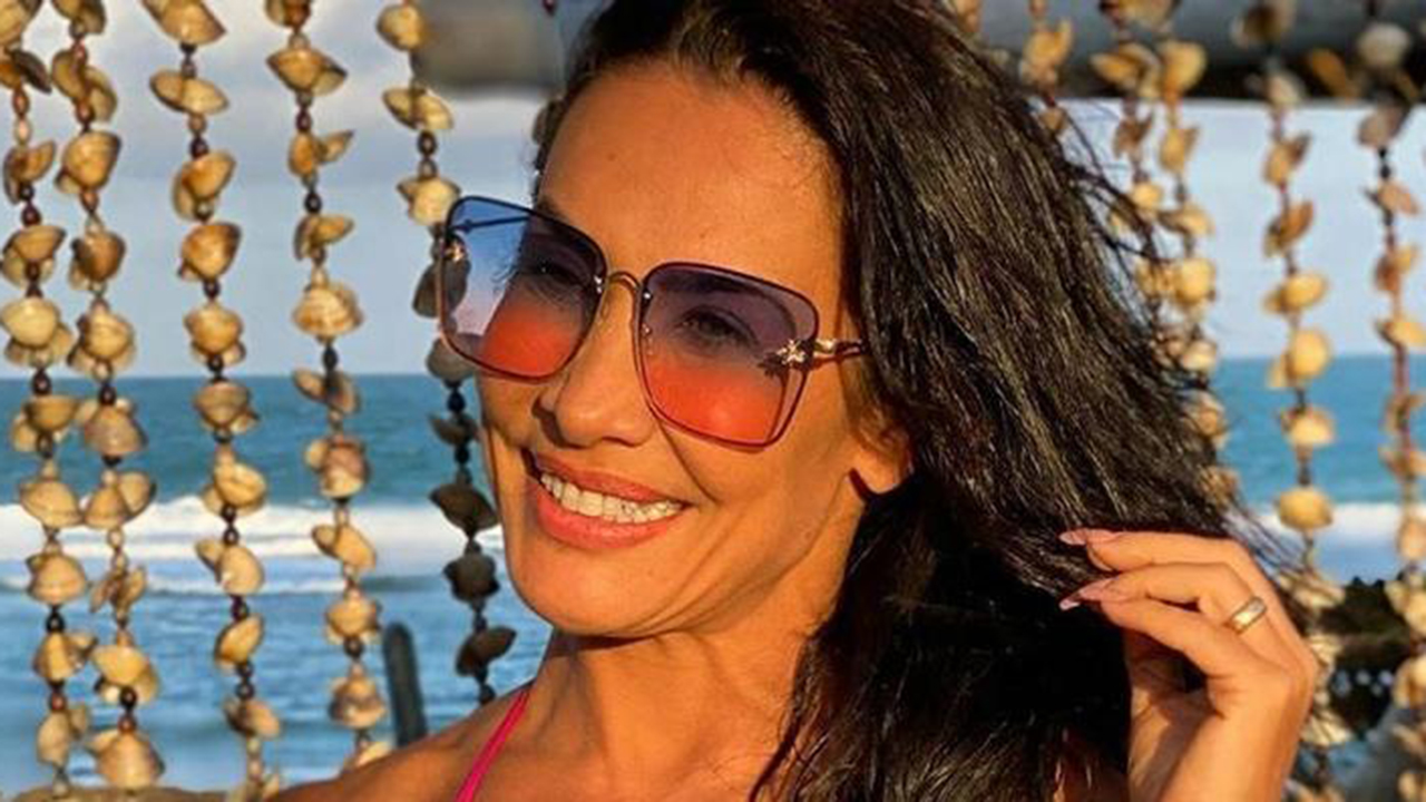 Scheila Carvalho surge de biquíni ousado e oferece Pix para seguidores