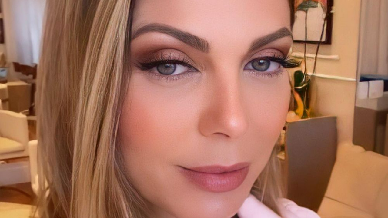 Sheila Mello posta TBT da época do ‘É o Tchan’ e público vai a loucura: ”Que nostalgia”