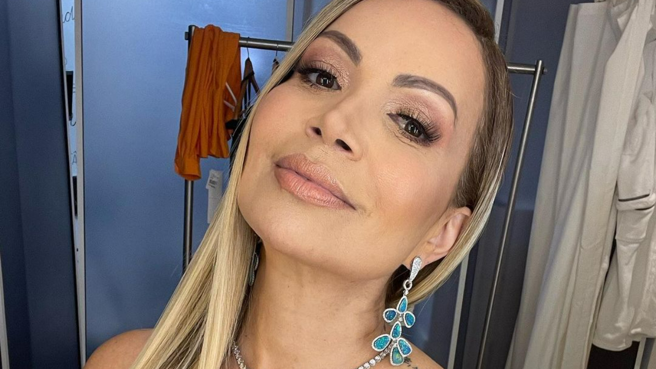 Solange Almeida esbanja corpão ao surgir malhando na academia: ”Maravilhosa!”