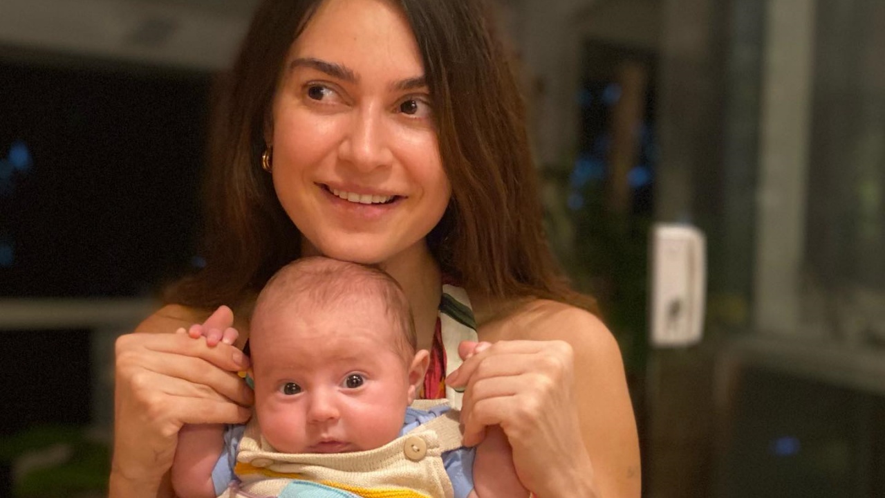 Thaila Ayala comemora o segundo mês do filho, Francisco: ”Maior amor do planeta”