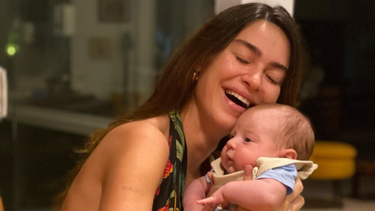Thaila Ayala se compara com o filho Francisco e fãs discordam: ”É a cara do pai!”