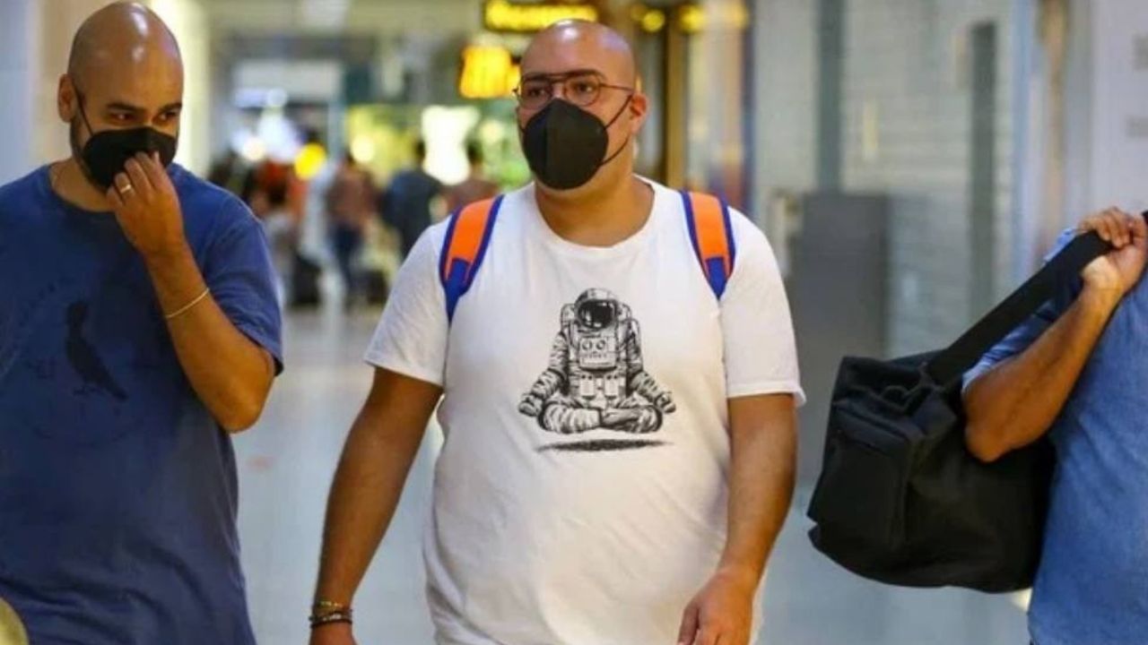 BBB 22: Horas após desistir do Big Brother, Tiago Abravanel é visto embarcando em aeroporto do Rio de Janeiro
