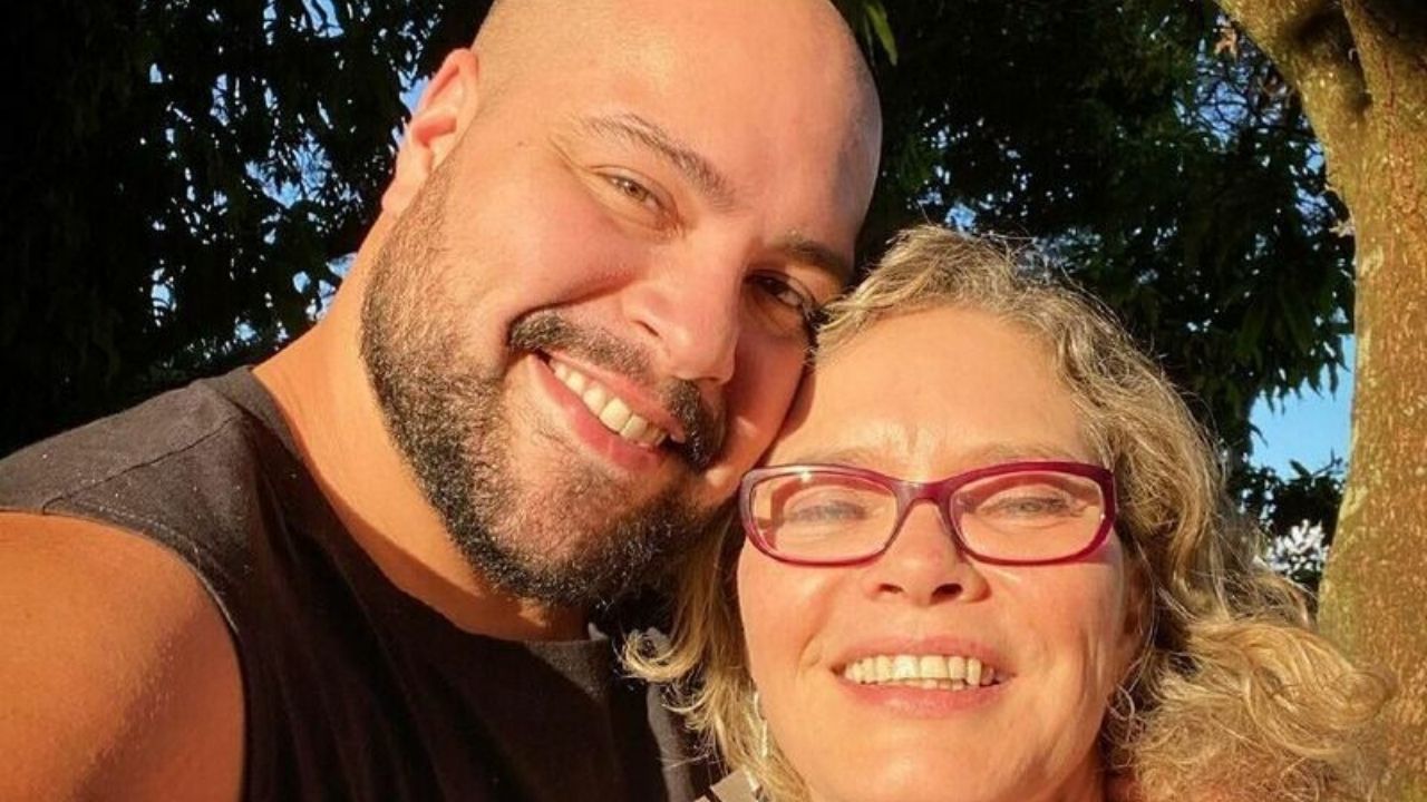 BBB 22: Cíntia Abravanel, mãe de Tiago, apoia filho após desistência do reality: “Precisa de coragem para apertar esse botão”
