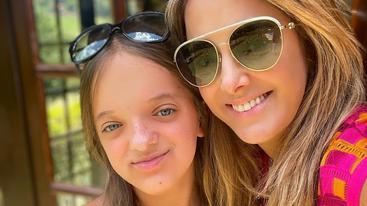 Ticiane Pinheiro compartilha vídeo divertido com a filha, Rafa, e encanta os fãs: ”Lindas”