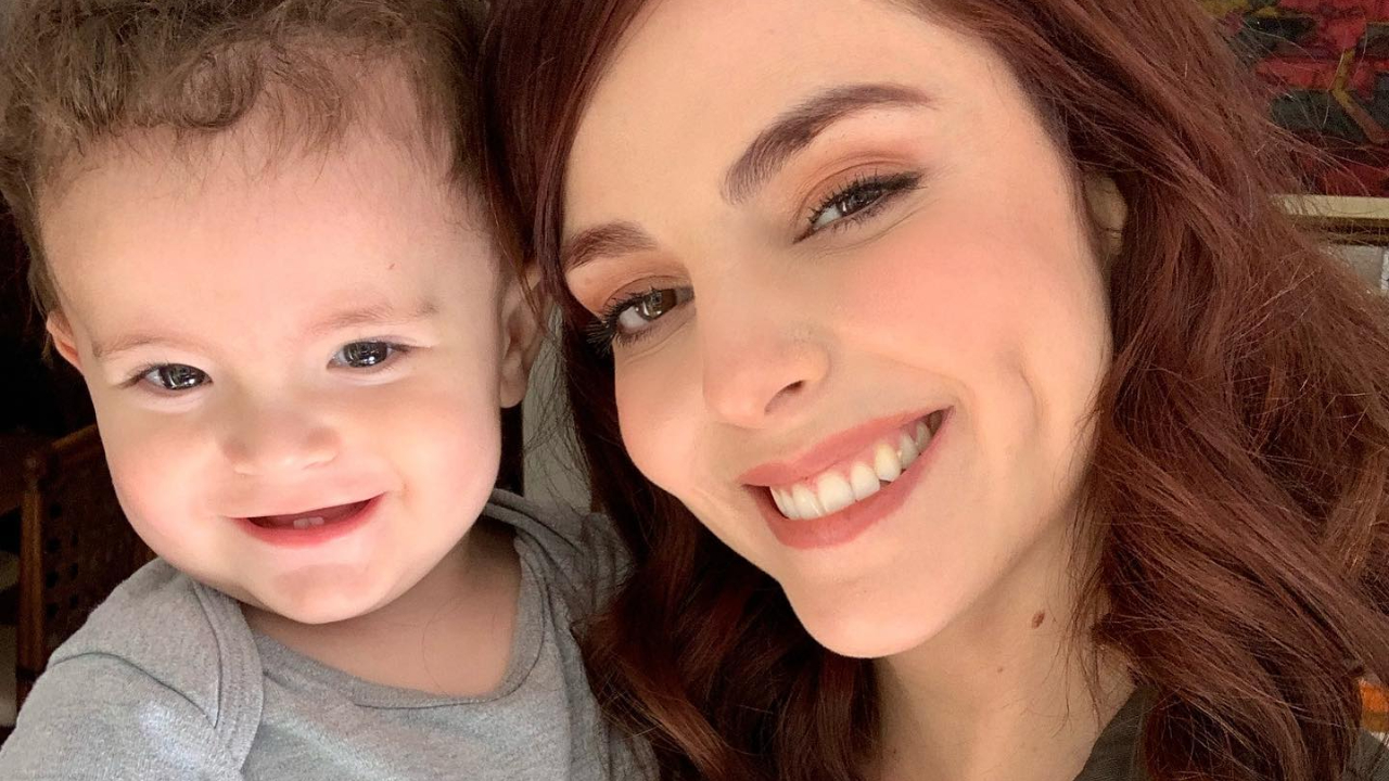 Titi Müller registra primeira viagem de avião de Benjamin: ”Pra onde eu vou, venha também”