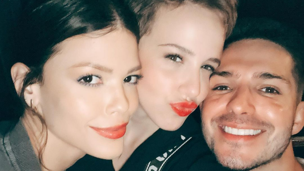 Vitória Strada curte noite animada com a noiva, Marcella Rica e com o amigo, Igor Cosso: ”Dia desses”