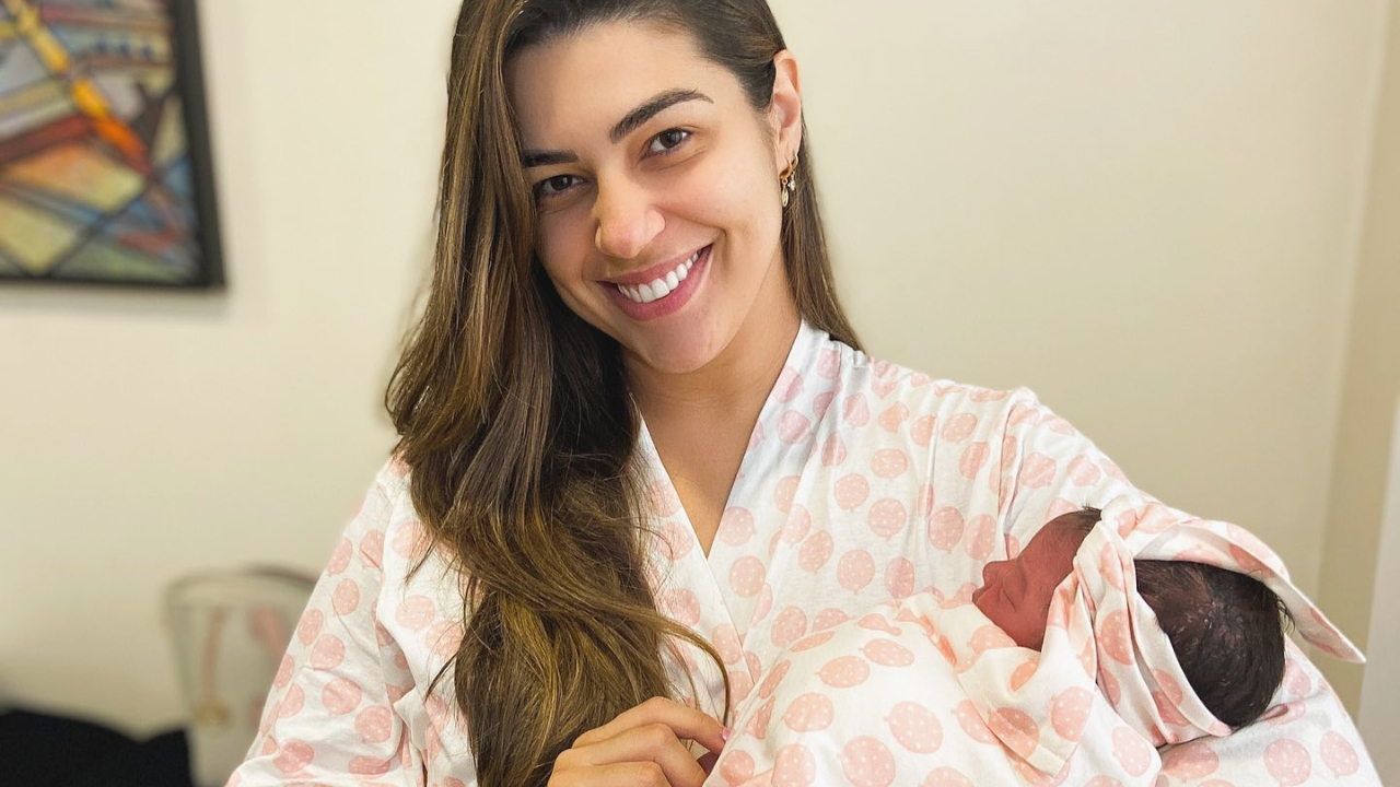 Vivian Amorim mostra a evolução de seu barrigão durante a gestação de Malu