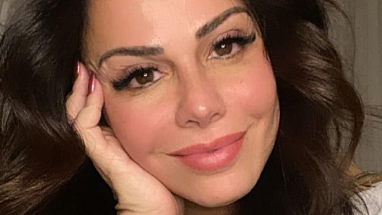 Viviane Araújo mostra barriguinha de grávida durante treino: ”Saúde pro meu bebê”