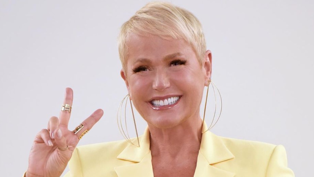 Após polêmica, Xuxa se manifesta e afirma que nunca vai negar foto com fã