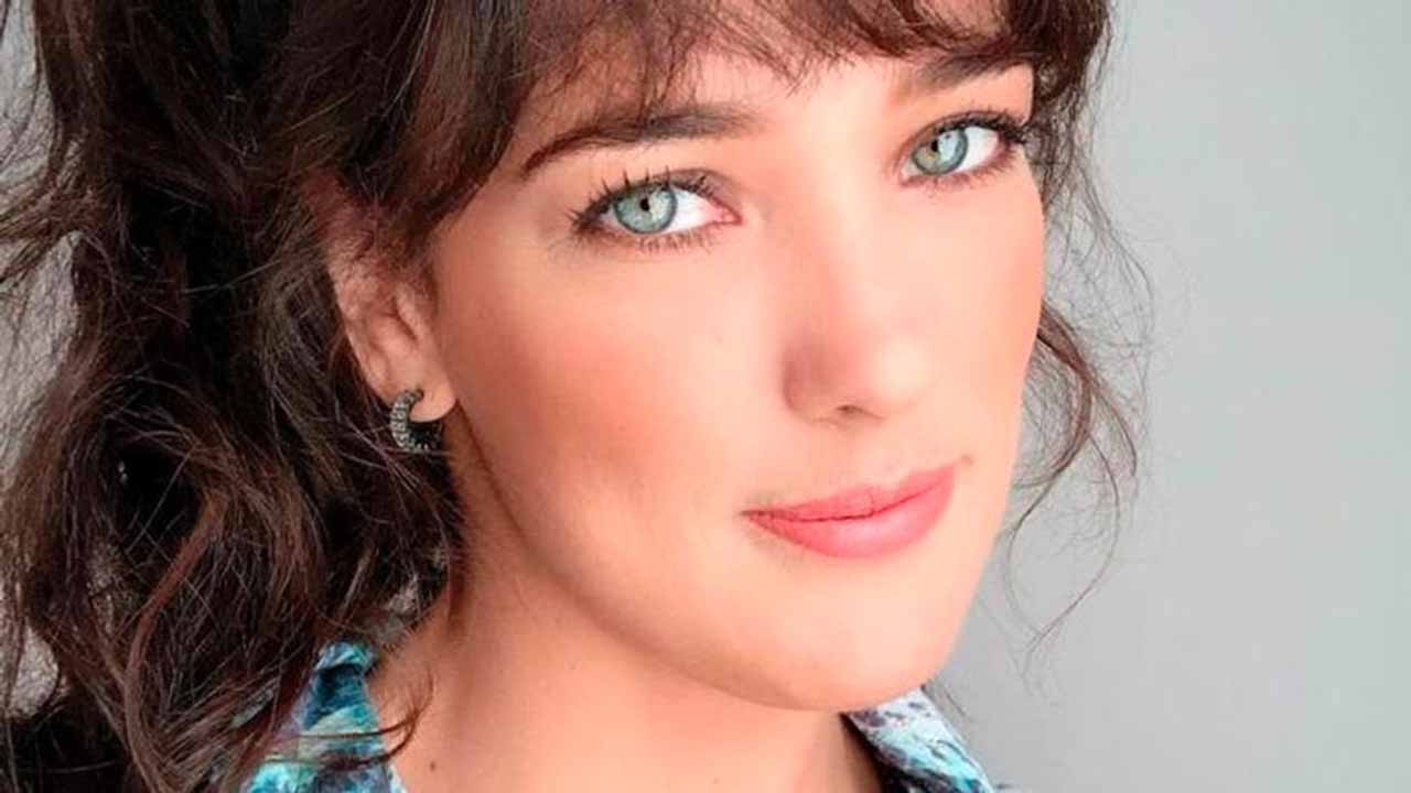 Adriana Birolli ousa muito e aparece de topless no Instagram: ”Que gata”