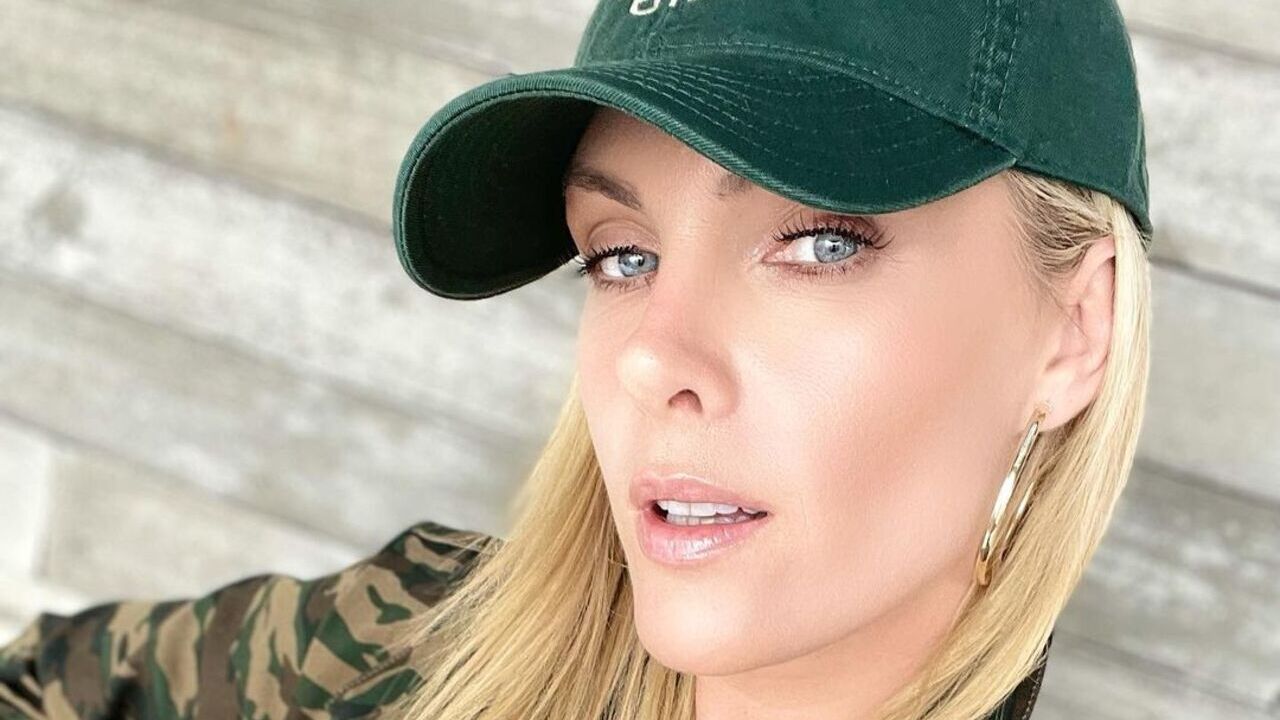 De biquíni, Ana Hickmann esbanja beleza na piscina e se destaca: ”Maravilhosa”