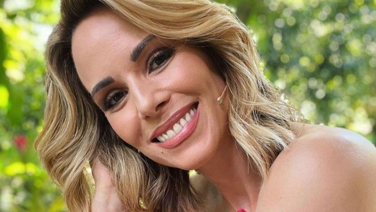 Com um belíssimo pôr do sol de fundo, Ana Furtado registra momento especial em casa