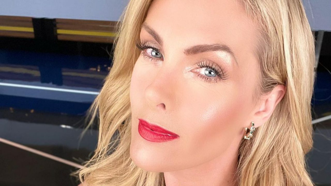 Ana Hickmann exibe momento carinhoso ao lado de seus pets e se derrete: ”Meus filhos de quatro patas”